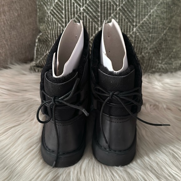 UGG NAIYAH BLACK Water 💦 Resistant - Picture 8 of 11